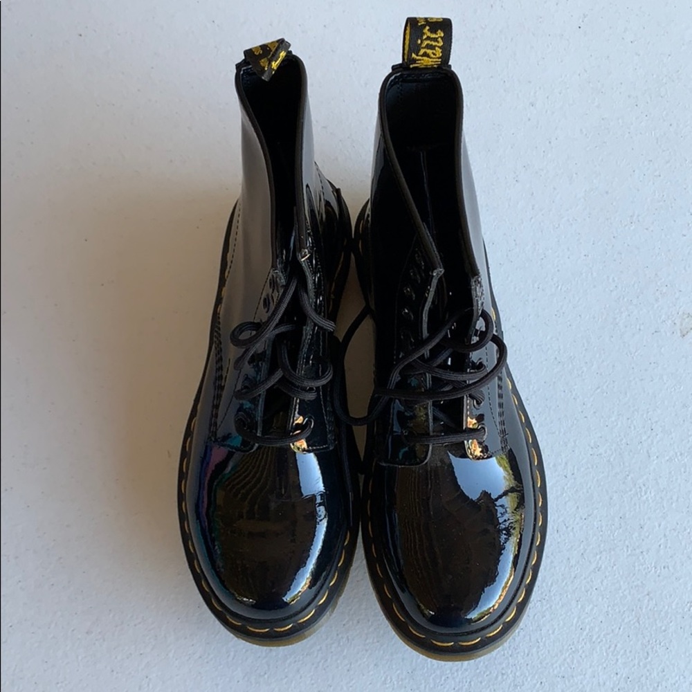 1460 W Dr. Martens boots